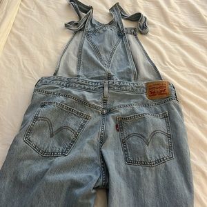 LEVI’s denim overalls